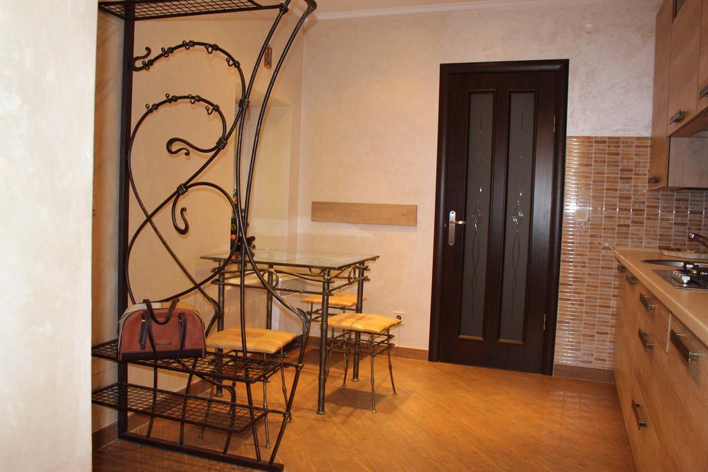 Apartment Roksolana 2 Lviv Exterior photo